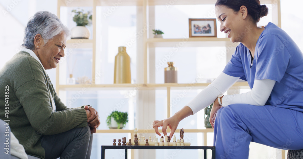 Obraz premium Nurse, senior woman and play chess in home, smile and solution with cognitive skills. Elderly person, caregiver and challenge with board game, relax and competition for brain function in retirement