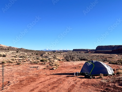 A lonely tent in the vast desert 