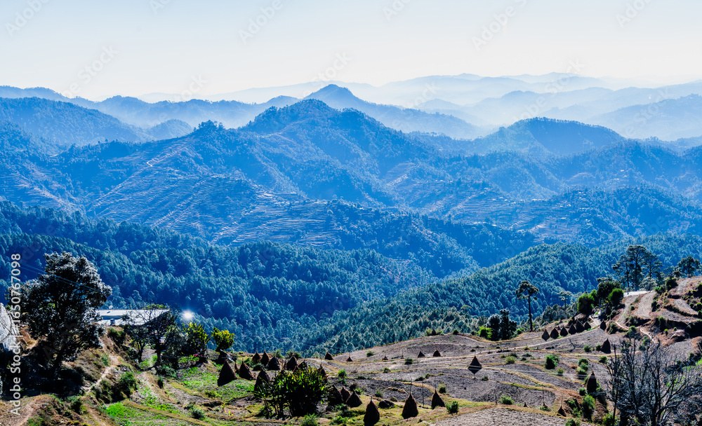 Obraz premium Himalayan Landscapes in Ranikhet and Almora in Kumaon region of Uttarakhand, India