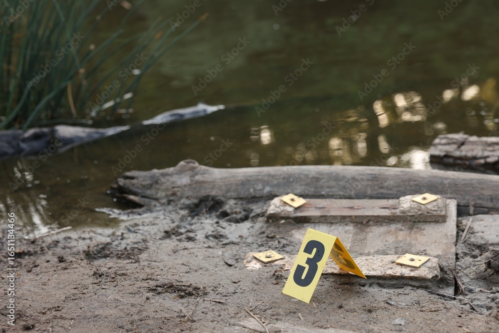 Obraz premium Forensic expertise. Crime scene with evidence and marker near lake outdoors
