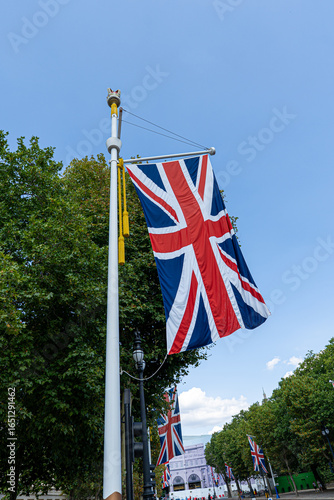 Wallpaper Mural Union Jack Flag in Sunshine Torontodigital.ca