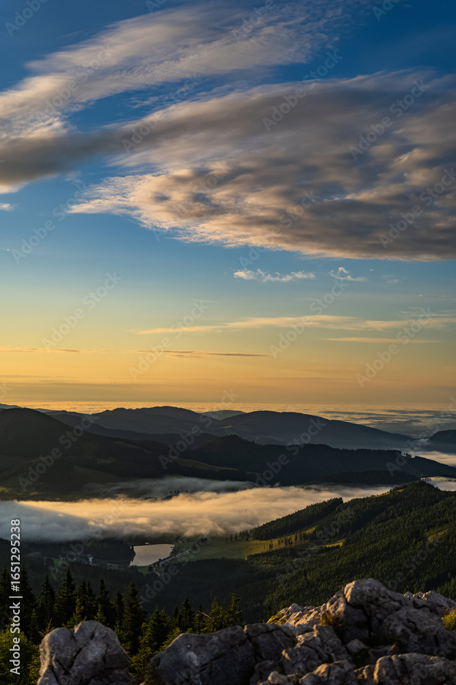 Obraz premium Hochlantsch Sonnenaufgang - Teichalm - Oststeiermark - Almenland - Hochnebel - Nebelmeer