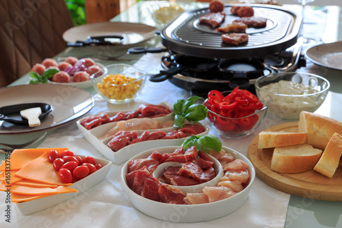 Photography schön gedeckter Raclette Tisch