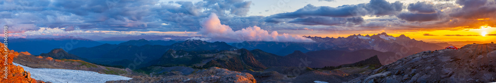 Fototapeta premium Sunset Pano in the Cascades