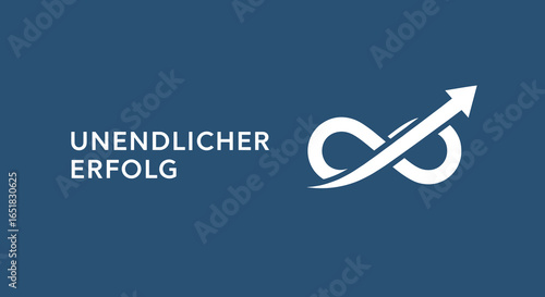 UNENDLICHER ERFOLG. Unendlichkeitssymbol mit Pfeil nach oben als Konzept für Wachstum, Fortschritt und Karriere.