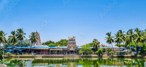 Fotografía A picturesque view of the Pillaiyarpatti temple in Tamil Nadu, showcasing its vi