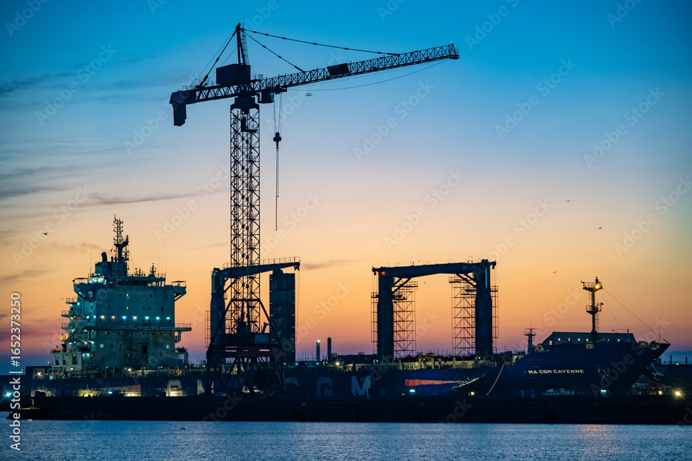 Fototapeta premium Ship getting load in port on the Atlantic Coast of France