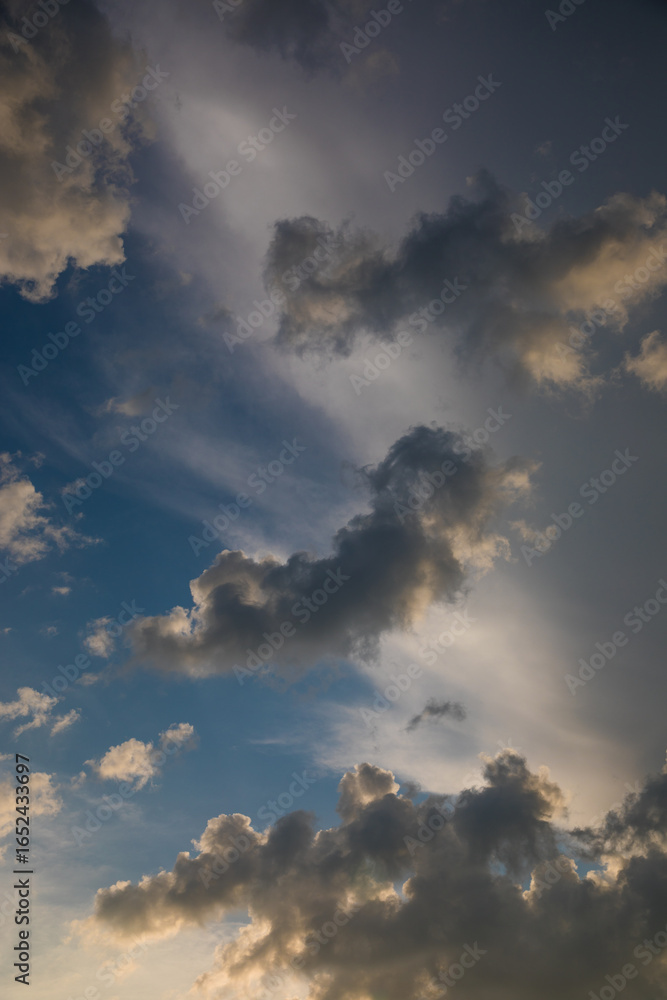 Obraz premium Beautiful skyscape with picturesque clouds