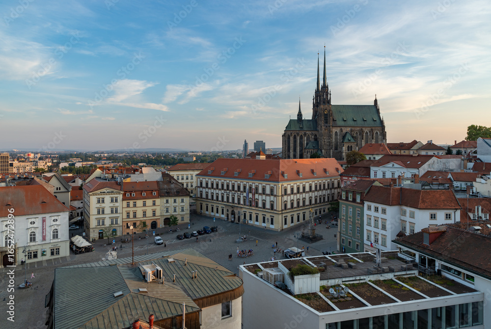 Obraz premium Cabbage Market Square and Cathedral of Saint Peter and Paul