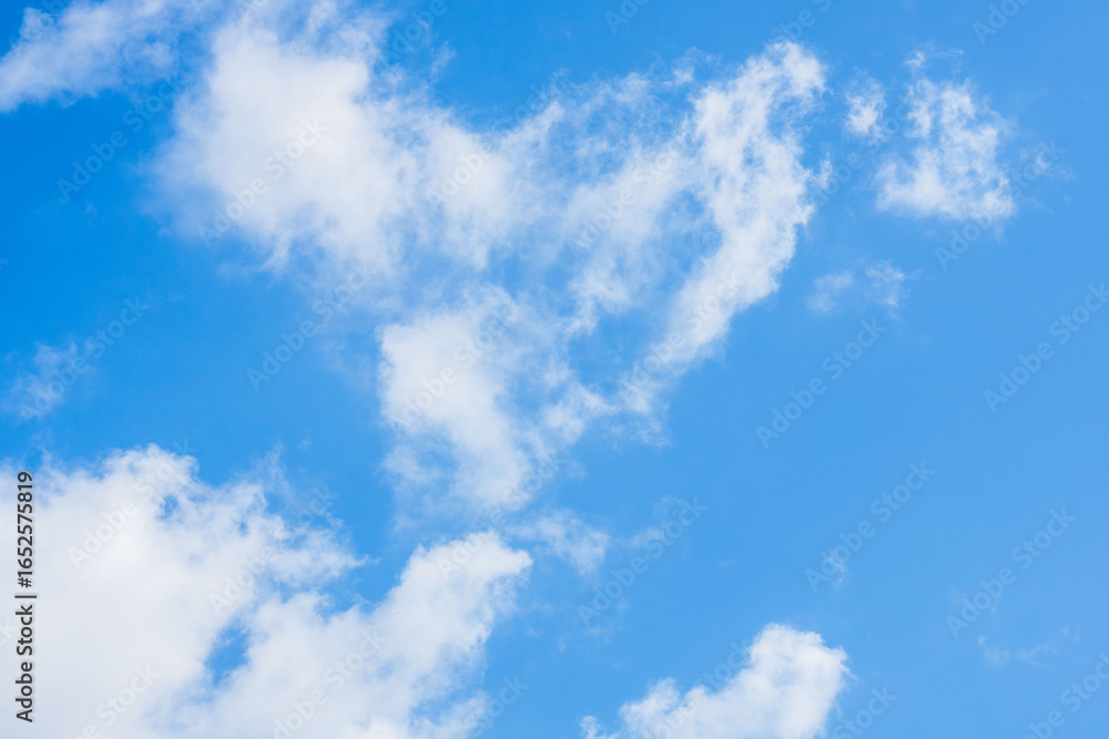 Fototapeta premium 夏の青空と日差しに輝く夏の雲142