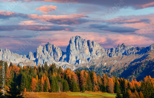 Fotografie splendid sunset flight over the beautiful Venetian Dolomites