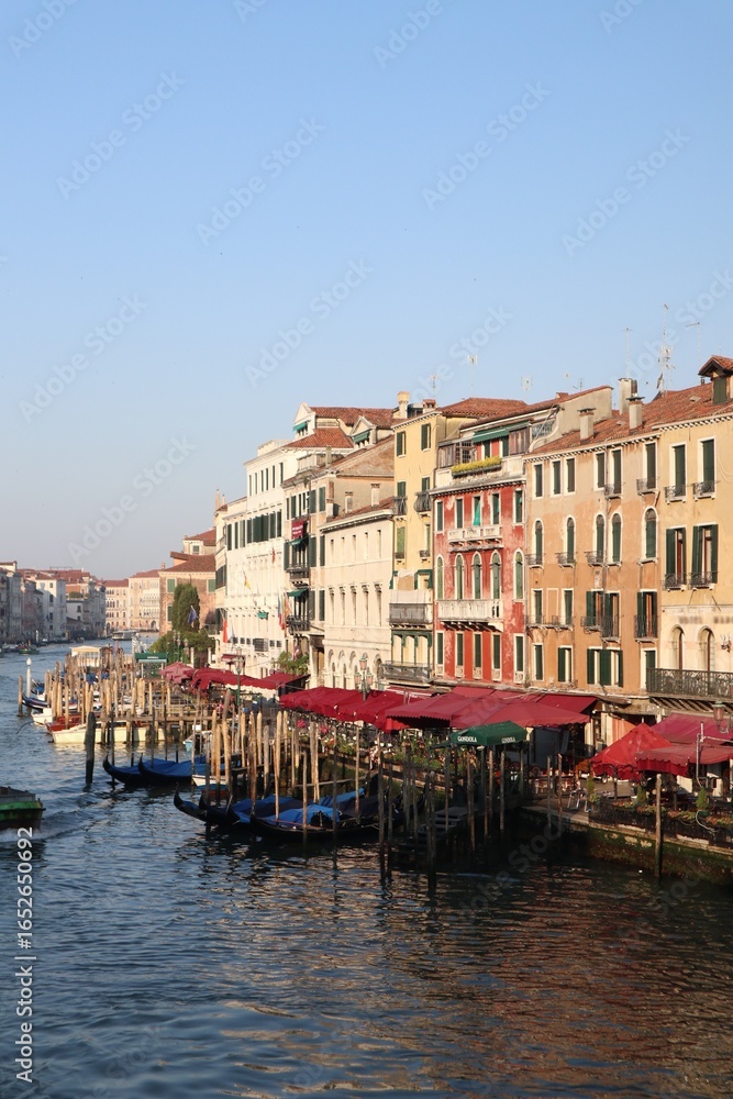 Obraz premium Morning view of Grand Canal from Rialto Bridge in Venice, Italy