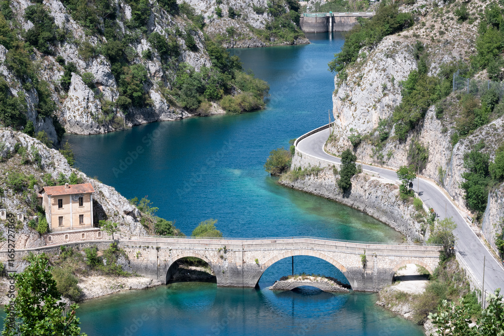 Fototapeta premium A lake with blue water and a beautiful bridge that crosses it