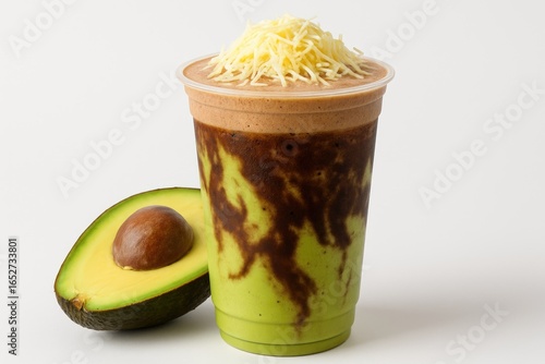 Street-style avocado cappuc...