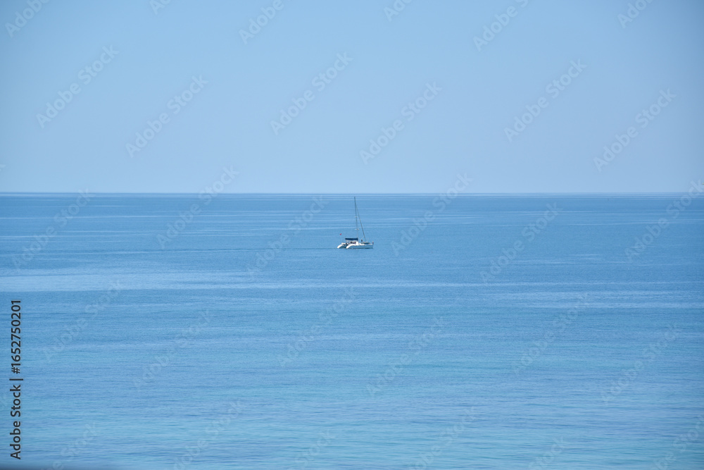 Naklejka premium boat on the sea