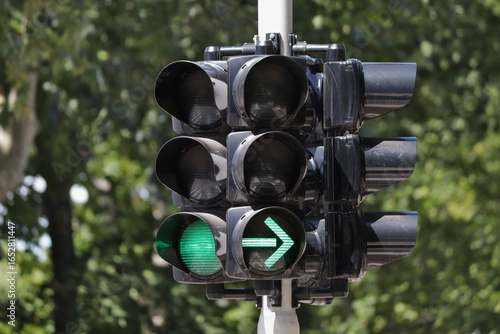 Green traffic light with green arrow signal for right turn.