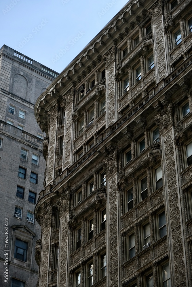 Fototapeta premium new york city buildings court decorated facade round corner