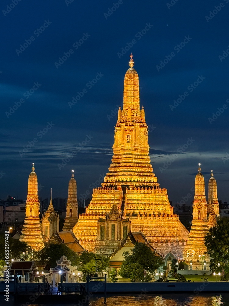 Fototapeta premium Wat Arun Bangkok Thailand 2025