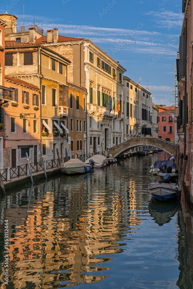 Fototapeta premium Narrow Venetian canals with colorful historic buildings and gondolas