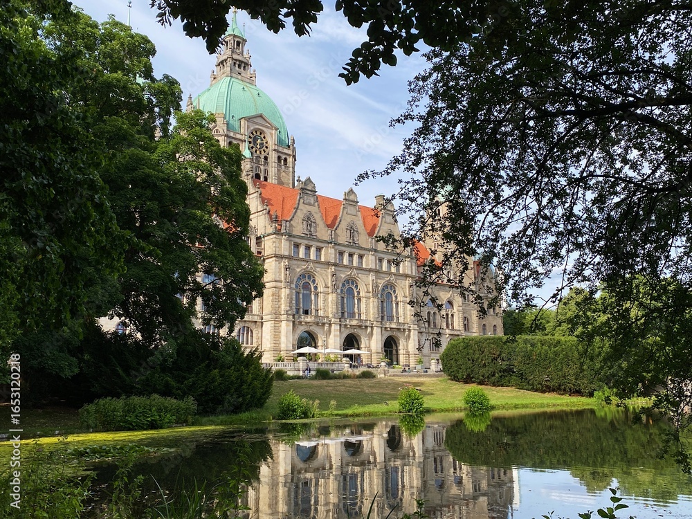 Obraz premium New Town Hall or Neues Rathaus in Hannover, Germany. 