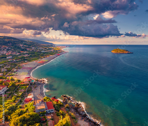 Quadro su tela Colorful summer sunrise on scenic spot - Punta di Cirella
