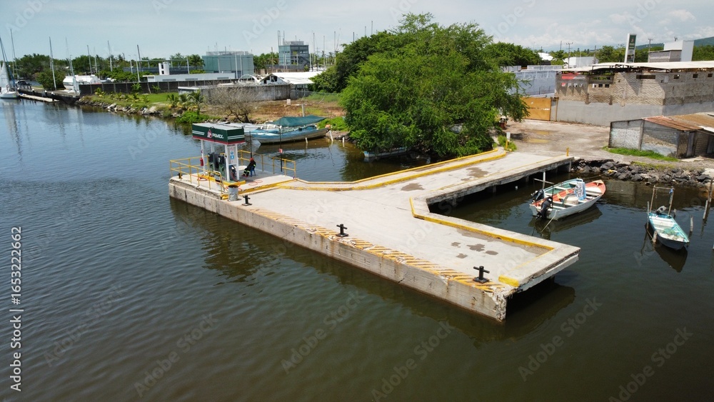 Fototapeta premium visita al recinto portuario en san blas el dia 17-08-2025