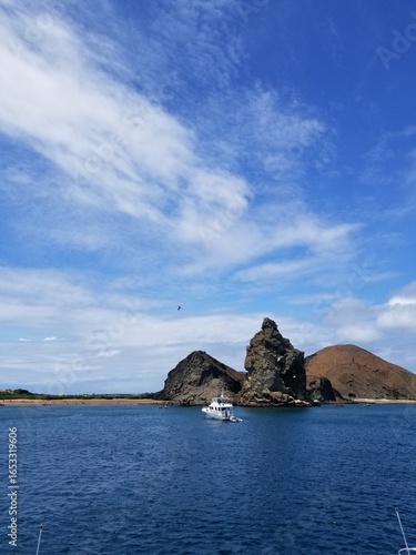 Wallpaper Mural Pinnacle Rock, galapagos Torontodigital.ca