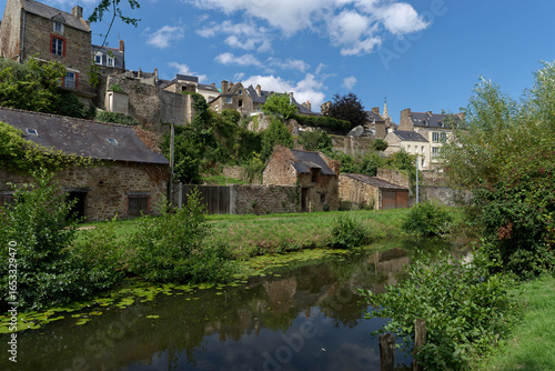Maisons et jardins sur les rives de l'Arguenon à Plancoët 