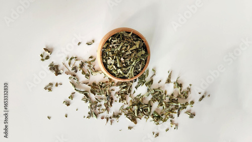 Photos Rich in tannins and juglone, wlanut leaves treat eczema, intestinal worms, and i