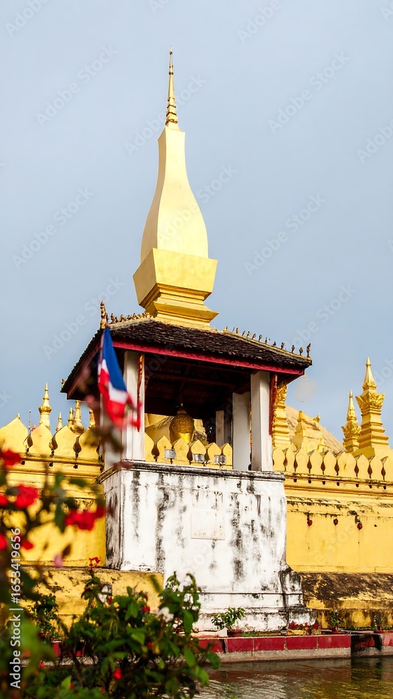 Naklejka premium Golden temple structure