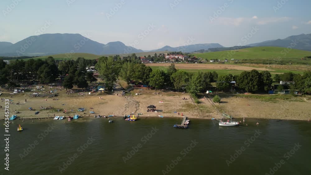 Liptowski Mikulasz - Słowacja - piękne górskie widoki. Tatry, zachód słońca, jezioro nagrane dronem Liptowski Mikulasz - Słowacja - piękne górskie widoki. Tatry, zachód słońca, jezioro nagrane dronem