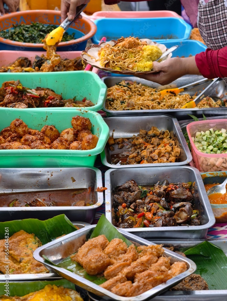 Obraz premium Diverse Buffet of Delicious Asian Cuisine Dishes.