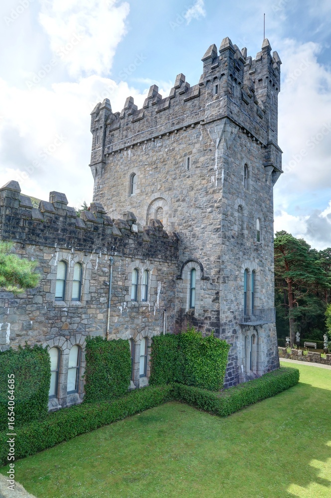 Fototapeta premium château et jardins du parc national de Glenveagh