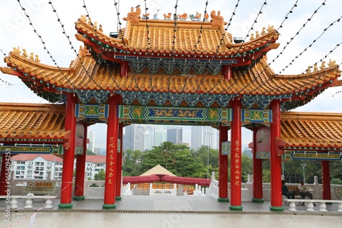 Canvas Print Thean Hou Temple entrance in Kuala Lumpur with ornate Chinese design and city skyline backdrop
