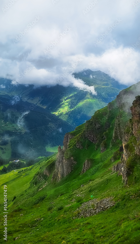 Obraz premium Misty cliffs overlooking alpine valley 