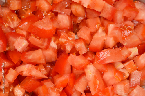 Fotografi A close-up, top-down view of a pile of freshly diced tomatoes, showcasing their