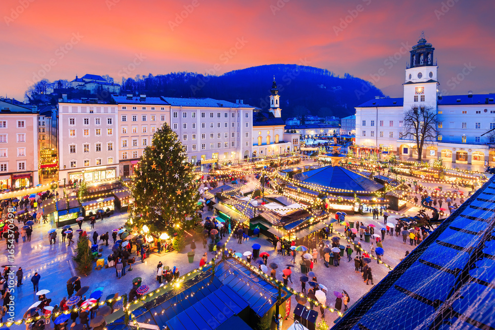 Fototapeta premium Salzburg, Austria. Christmas Market in the old town.