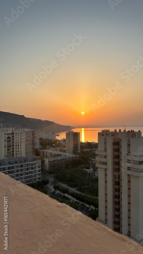 amanecer en el mar mediterráneo 