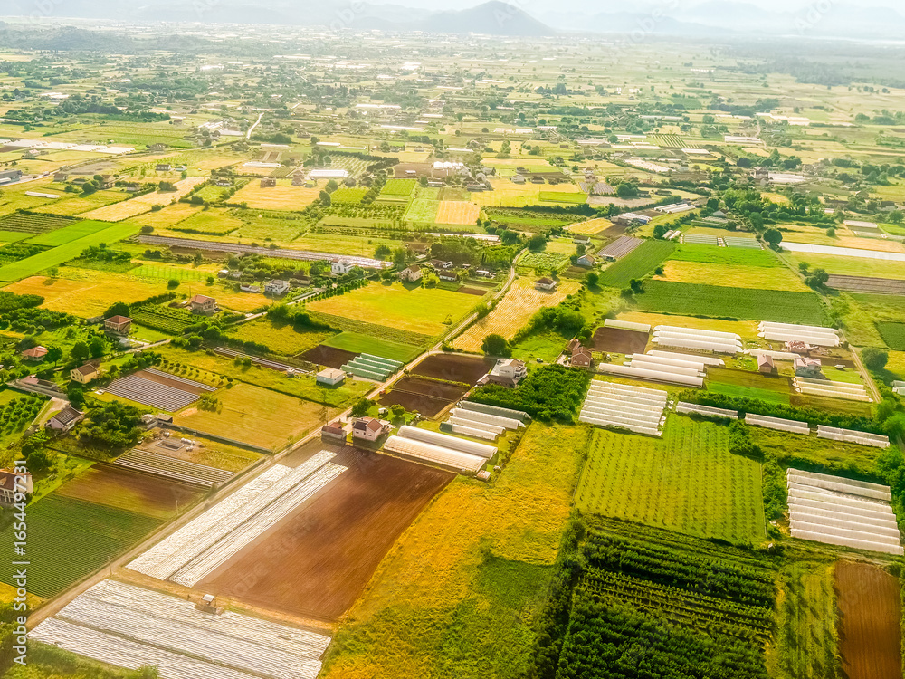 Φωτογραφία Aerial photo of greenhouses and cultivated fields near countryside homes