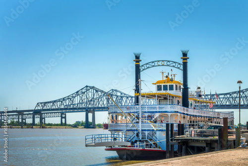 Принти на полотні Paddle steamer boat on the Mississippi river, docked in New Orleans near Crescen