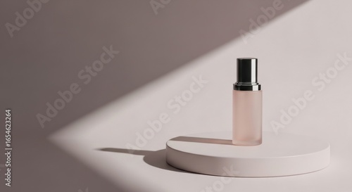 Elegant Minimalist Perfume Bottle on a Soft Background with Dramatic Lighting, Perfect for Beauty and Cosmetic Concepts in Advertising and Branding