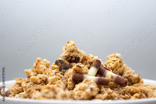 Obraz na płótnie Delicious bowl of oat cereal with chocolate pieces in ceramic bowl