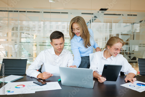 Wallpaper Mural Collaboration among professionals in a modern office setting fosters creativity and teamwork during project discussions Torontodigital.ca