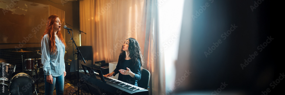 Fototapeta premium Singing Lesson Wide Banner with Copy Space