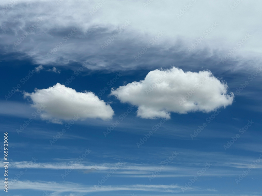 Obraz premium Fluffy white clouds in a blue sky.