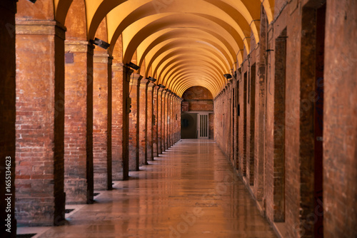 Fototapeta Naklejka Na Ścianę i Meble -  Beautiful archway in Urbino, Italy