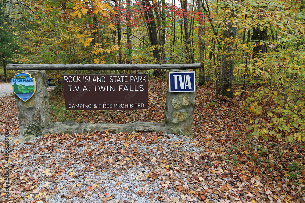 Obraz premium Entrance board to Rock Island State Park, Tennessee