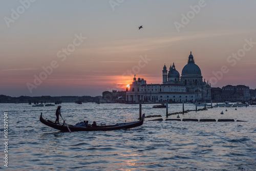 Konstfotografi Gondola at sunset, Venice
