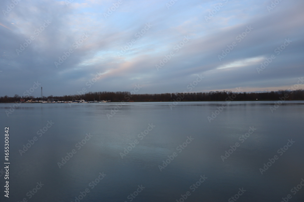 Obraz premium sunset over the river