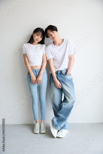 アジアの若い男女の美容に関するポートレート